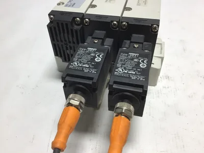 SMC XAW4016 Valve Bank Max Press 0.7MPa & Omron D4N-9B31 Limit Switch Type 4X
