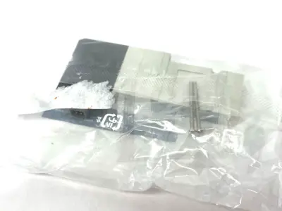 New | in-Stock SMC Plug-In SIngle Solenoid Valve 5-Port Solenoid Valves Michigan US | Maverick Industrial Sales #1401765