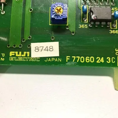 USED FUJI ELECTRIC F770 60 24 3C F77060243C UM200-DIIB