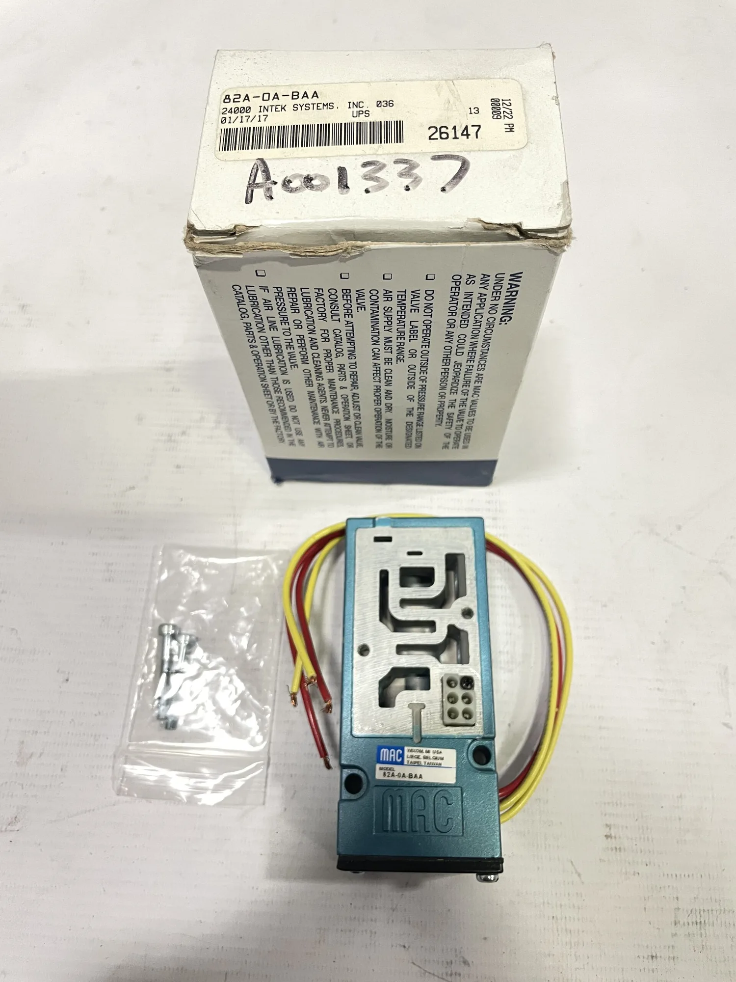 MAC 82A-0A-BAA Pneumatic 4-Way Directional Solenoid Valve Manifold/Base