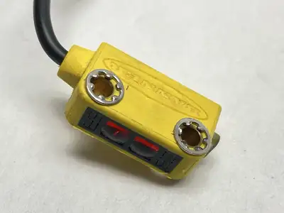 Used Banner Engineering Q12 Series Miniature Self-Contained Sensor Emitter 10-30VDC Photoelectric Sensors Michigan US | Maverick Industrial Sales #1392359