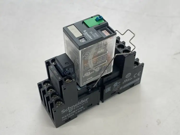 Used Schneider Electric RXM4AB2BD,RXZE2M114M,RXM040W Relays & Switches Michigan US | Maverick Industrial Sales #1401998