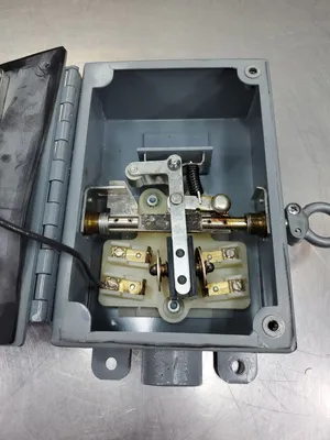 REES 02669-200 Left Hand Cable Operated Switch w/Indicator LED. 4F-36