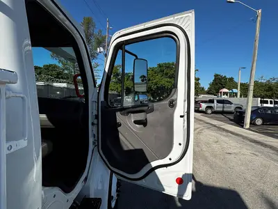 Used 2016 FREIGHTLINER M2 106 Tractors & Trailers Florida US | Truck and Van Outlet #1506256