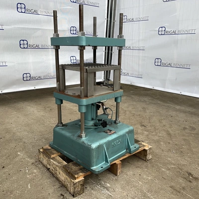 Apex Hydraulic Press 10 Ton 300mm Square