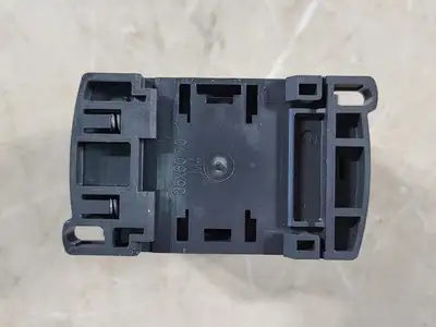 32 Amp, 3 Pole, 2 NO + 2 NC, 115 VAC Coil Contactor C05F7