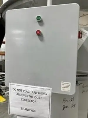 USED CONSTRUCTIVE SHEET METAL VERTICAL BAG DUST COLLECTOR