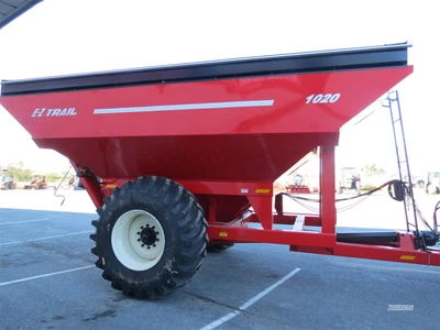 New | in-Stock 2024 E-Z TRAIL 1020 Grain Carts Pennsylvania US | Zimmerman Farm Service #1541603