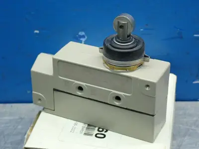 New | in-Stock OMRON ZEN222S Relays & Switches Ohio US | HGR 24 #1070216