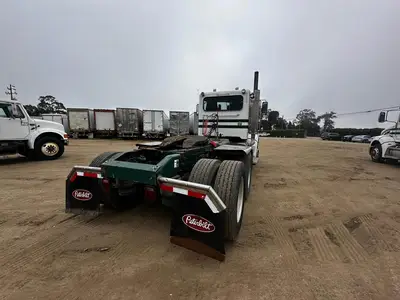 USED 2011 PETERBILT 384