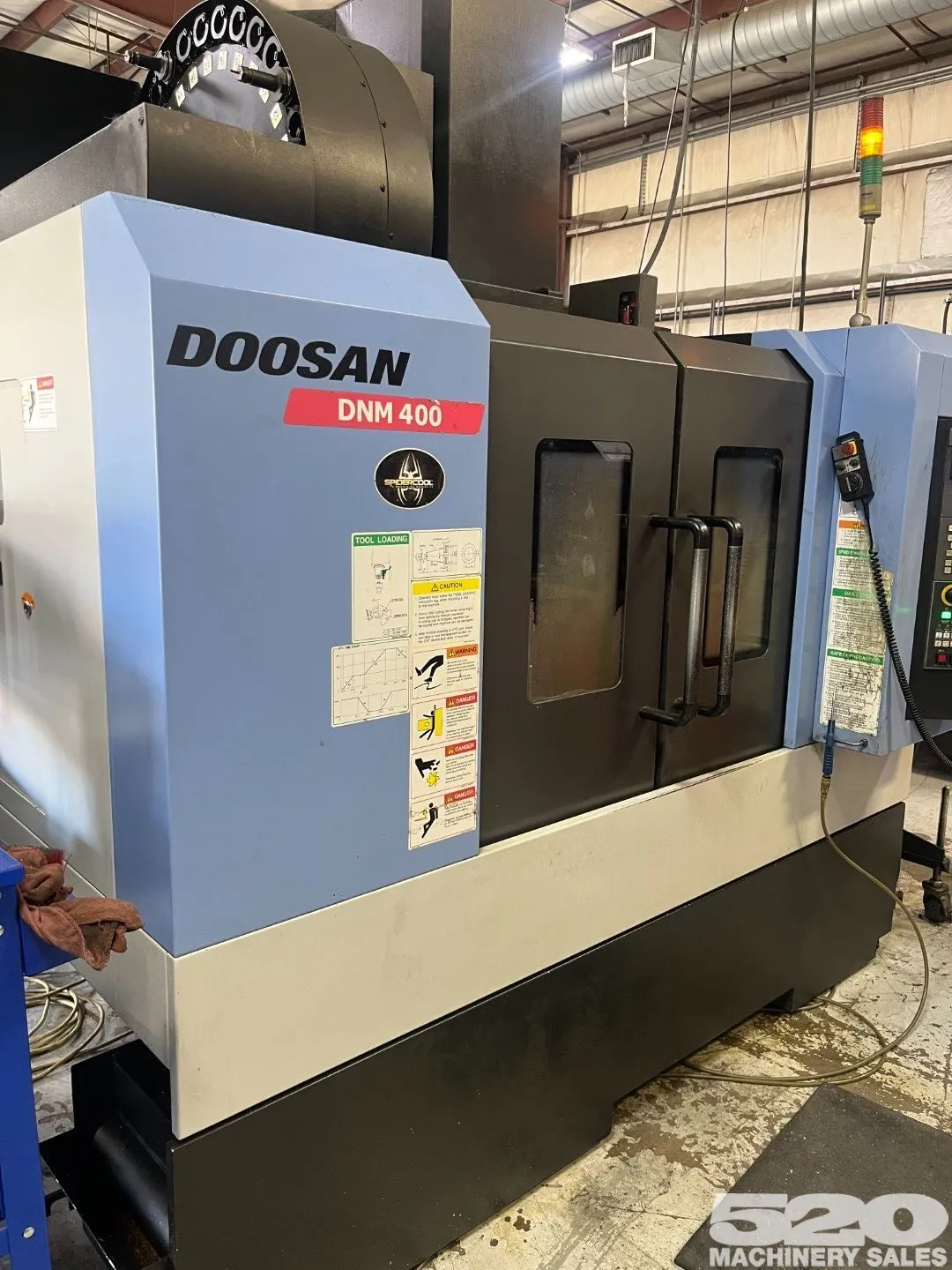2013 DOOSAN DNM 400 CNC Vertical Machining Center