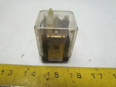 Adgo AR3-5NKU4400-2 11Blade Relay W/Indicator Light Used