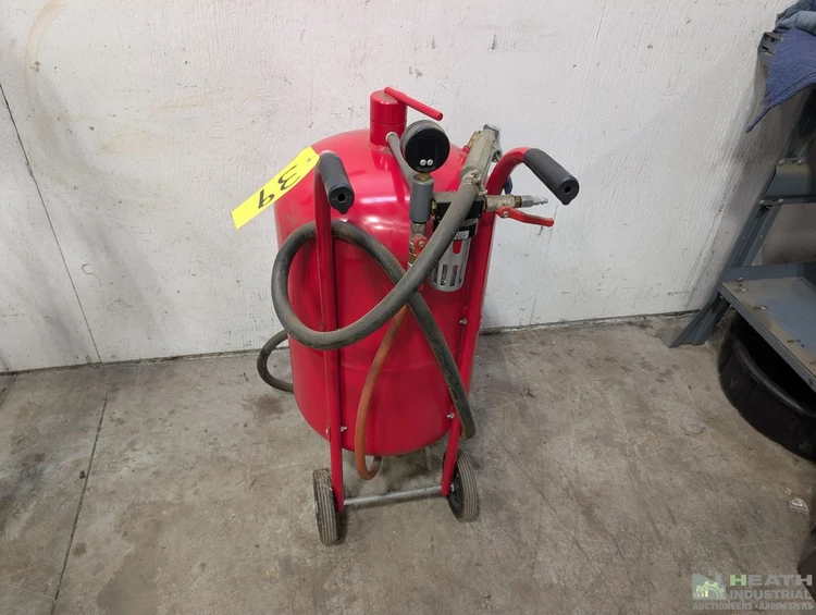 Used _UNKNOWN_ CENTRAL PNEUMATIC 110LB PRESSURIZED ABRASIVE SAND BLASTER Blast Cleaning Illinois US | Heath Industrial Auction Services #1546782
