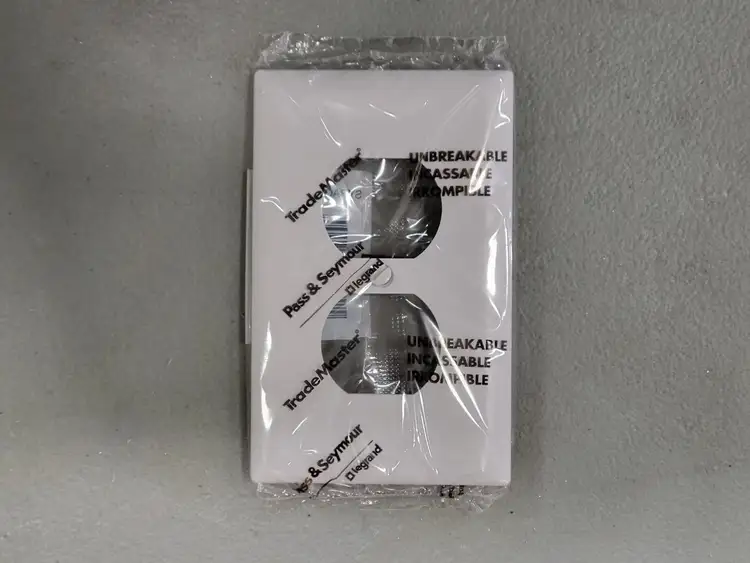 New | in-Stock PASS & SEYMOUR TP8-W Switchgears British Columbia CA | Lenmark #244600