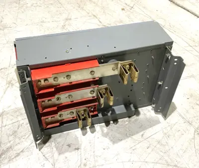 USED SCHNEIDER ELECTRIC, SQUARE D SER. E2 FUSIBLE PANELBOARD SWITCH UNIT 3-POLE 600A