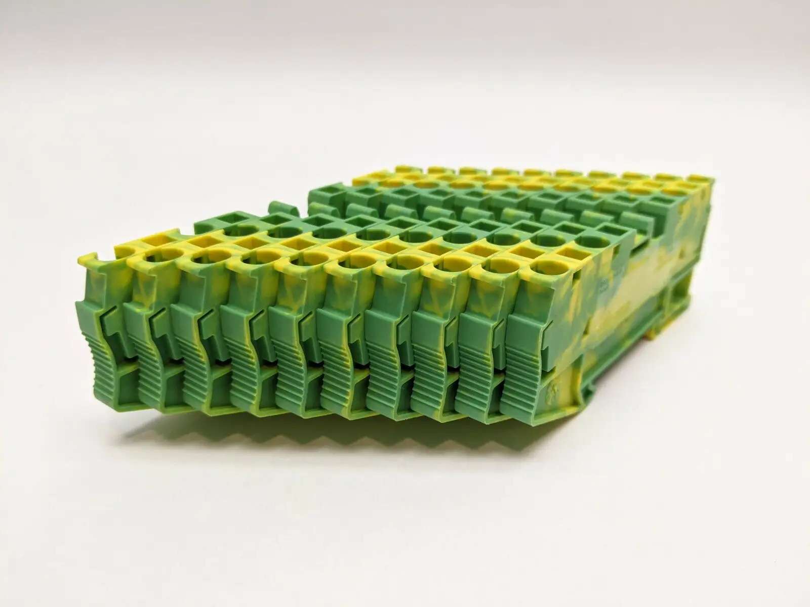 ST 4-QUATTRO-PE,3031461 | Phoenix Contact Typ ST 4-QUATTRO-PE Ground Terminal Block 3031461 LOT OF 10 - New