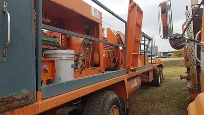 USED 2001 FRONTIER 4 AXLE CARRIER STYLE OILFIELD PUMP / KILL TRUCK
