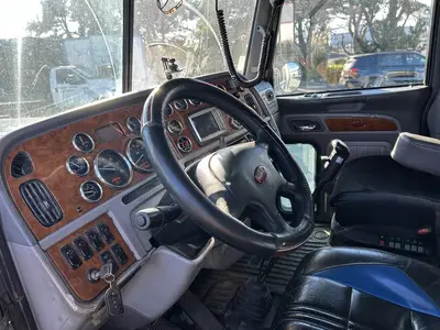 USED 2009 PETERBILT 389