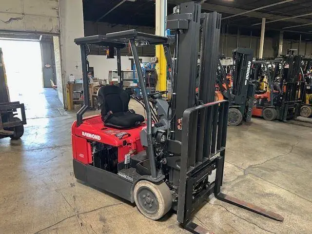 Used 2018 RAYMOND 4460C35S 3-Wheel Sit down Electric Counterbalance Forklifts Illinois US | Somerset Equipment Sales #1546150