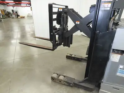 Unicarriers Forklift Stand On 36V Electric Truck 3500lbs 2267.2h Side Shift