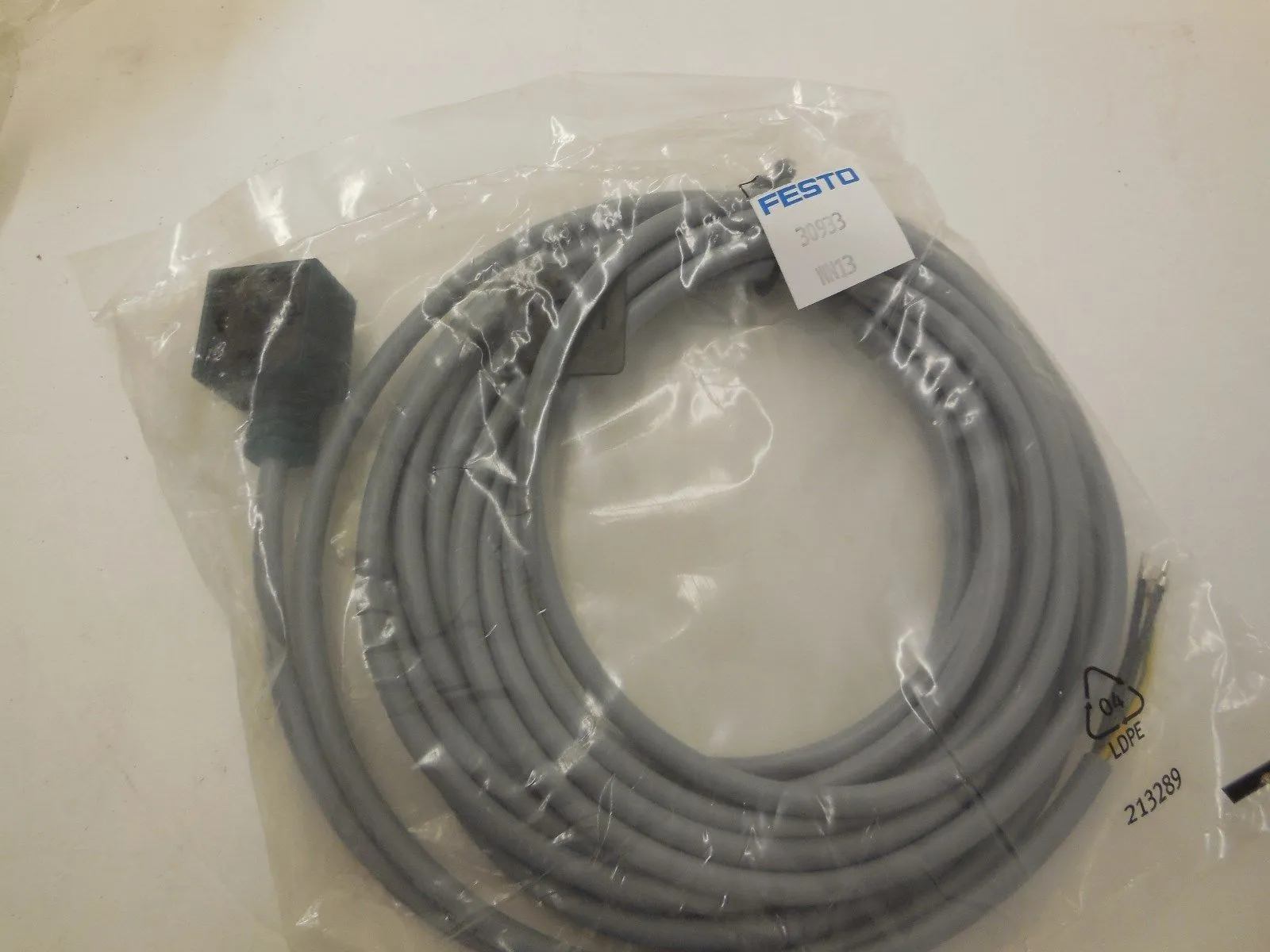 NEW FESTO 30933 PLUG SOCKET CABLE