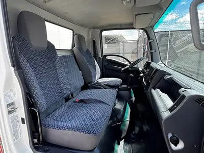 Used 2023 ISUZU NPR HD Box trucks Florida US | Truck and Van Outlet #1509136