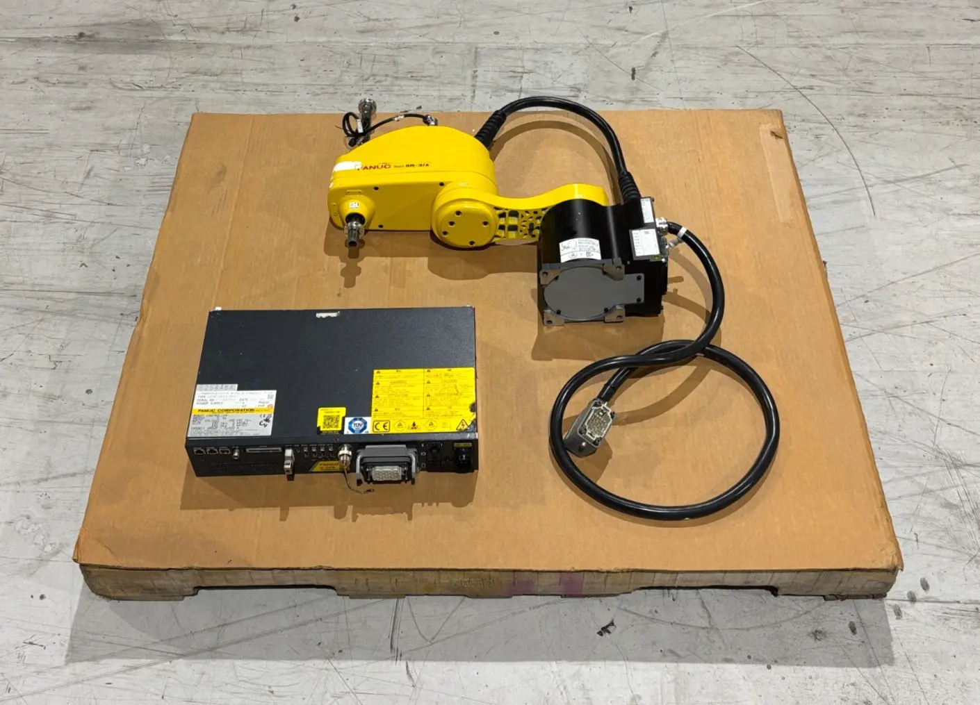 Used FANUC SR-3IA Robot Parts | Maverick Industrial Sales #1107084