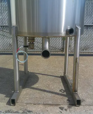SPC9357  Tank 250 gallon vertical tank, 304 SS, slope