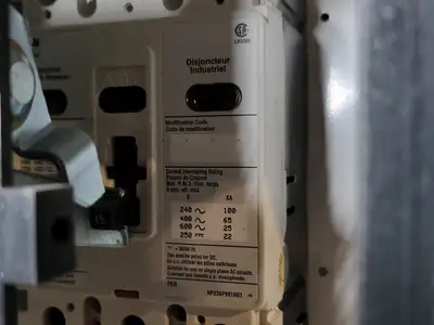 Used EATON SVX004A1-5A4N1 Switchgears British Columbia CA | Lenmark #240331