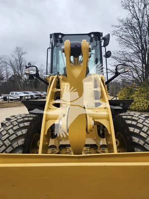 USED 2024 CATERPILLAR 910