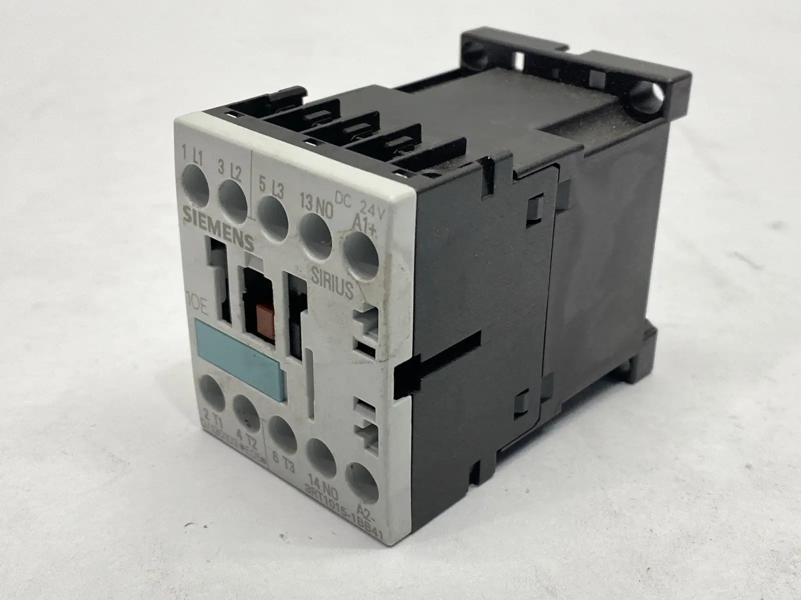 3RT1015-1BB41 | Siemens  SIRIUS Contactor 3-Pole 7A 690VAC 24VDC - Used