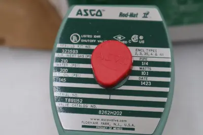 NEW OPEN BOX Asco SC8262H202 120V Ac Solenoid Valve 1/4" Pipe Size STOCK G825A