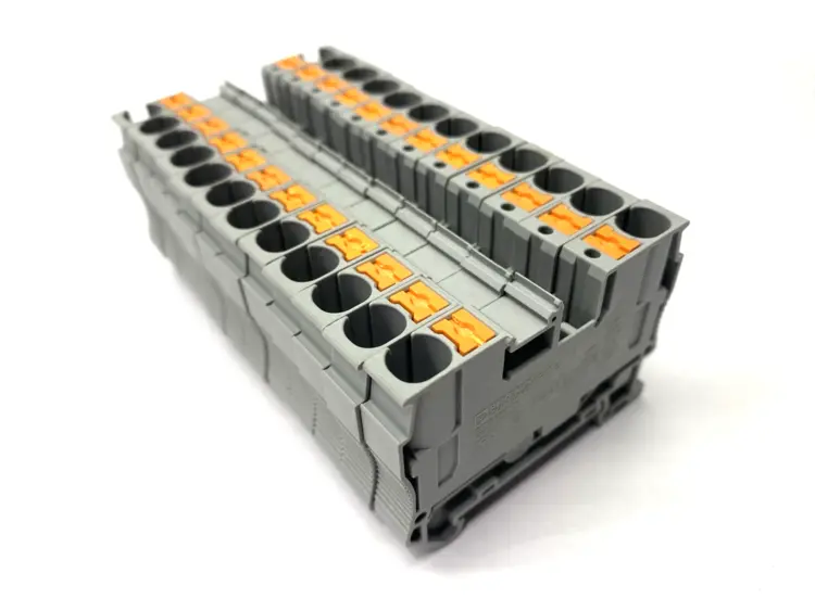 Used PHOENIX CONTACT FEED-THROUGH TERMINAL BLOCK 3211813 LOT OF 12 Terminal Blocks | Maverick Industrial Sales #1103505