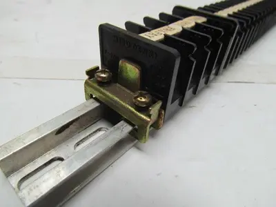 Mibu Denki F15 38 F15 600V Terminal Blocks w/4 F25 Blocks On 18" Long Din Rail