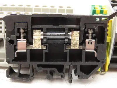 Allen Bradley Sprecher+Schuh Terminal Block Fuse DIN Rail Lot of 120