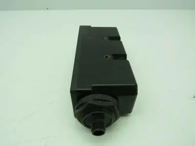 Cutler-Hammer E67-LRDP100-HDD Photoelectric Sensor 100cm Cutoff Range Series A1