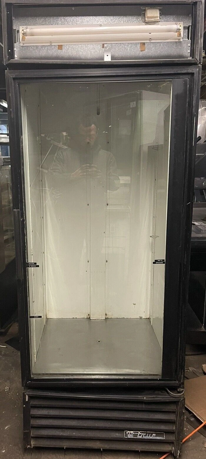 174-0061 True GDM-26 Single Glass Door Self Contained Cooler