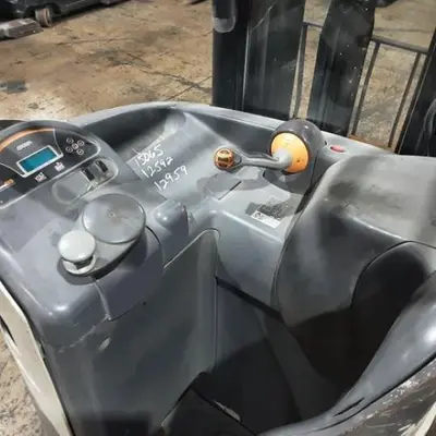 USED 2016 CROWN RR5725-45