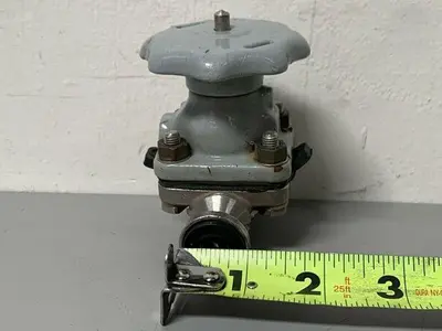 USED ITT CF3M H2 DIAPHRAGM VALVE W/ 1/2" SANITARY FITTING & 2" OD