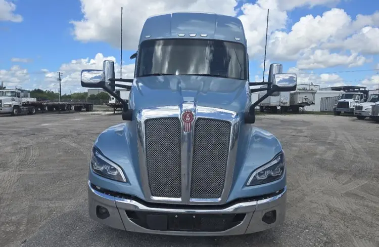 Used 2024 KENWORTH T680 Conventional trucks Florida US | Mitsubishi HC Capital America #254830