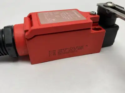 USED ALLEN-BRADLEY SER. A GUARDMASTER SAFETY LIMIT SWITCH 240V IP66