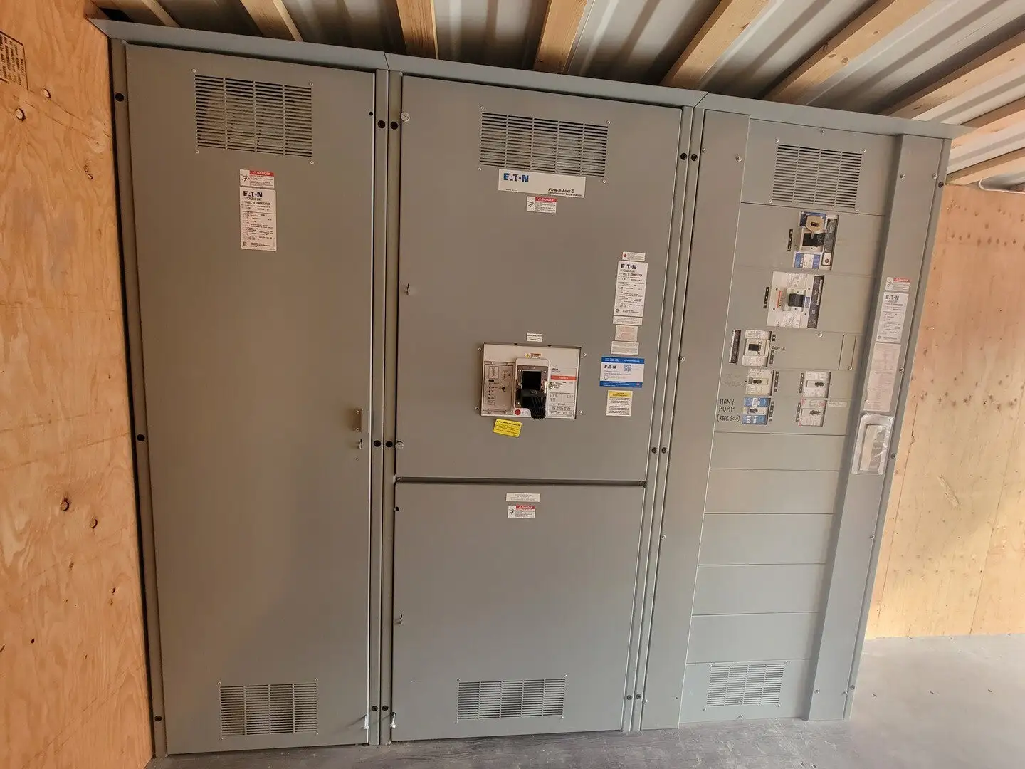 2000A 480Y/277V Eaton Switchgear Power Distribution Center w/ 45kVA Transformer & Panels (Containerized)