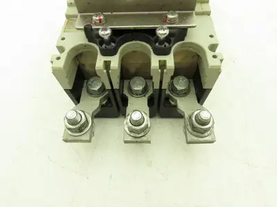 Fuji BW400EAGU 3 Pole Circuit Breaker 300 Amp 690V 250VDC Thru-Door Disconnect