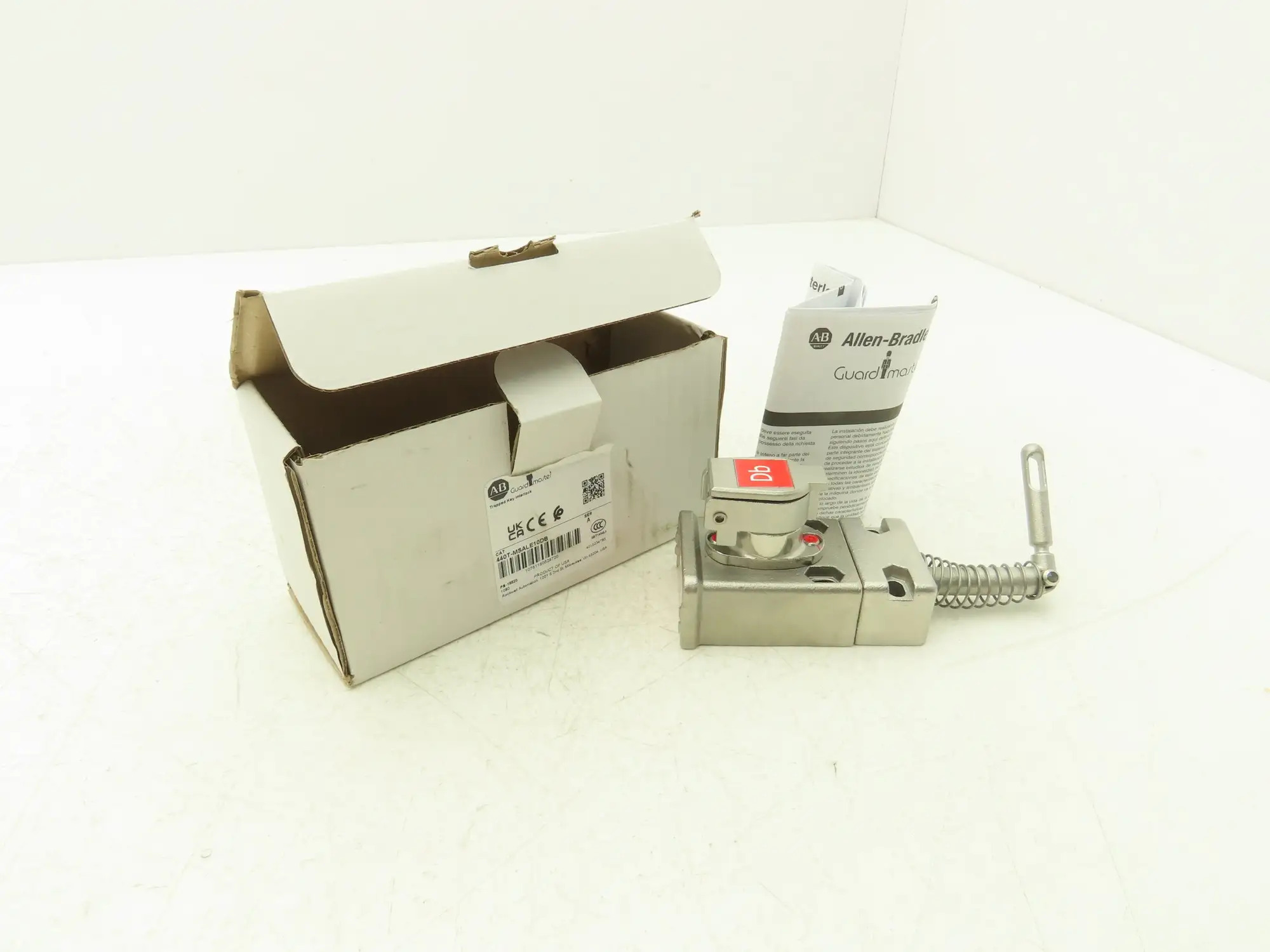 Allen Bradley 440T-MSALE10DB Guardmaster Trapped Key Interlock Switch No Key