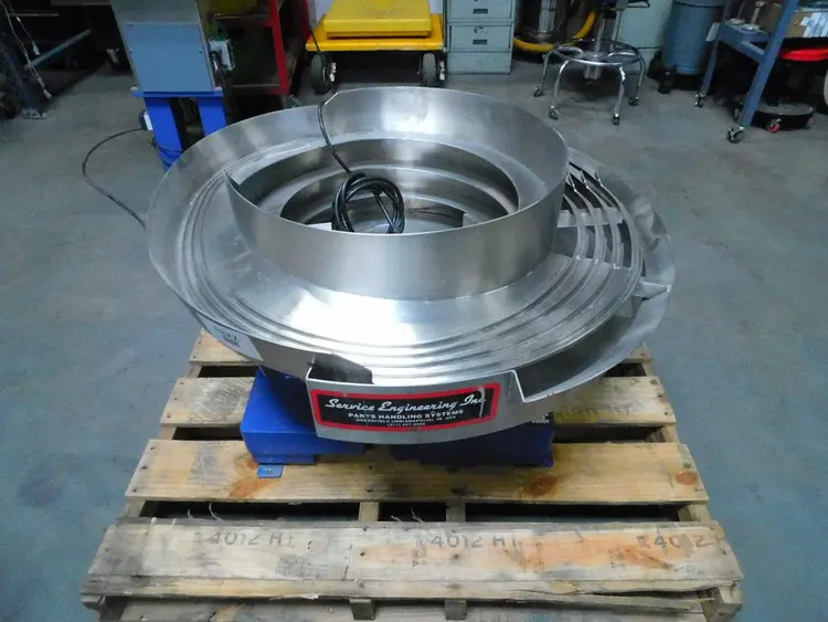Used SERVICE ENGINEERING 24277-1-3 Vibratory Bowl Feeder Texas US | Aucto #1454405