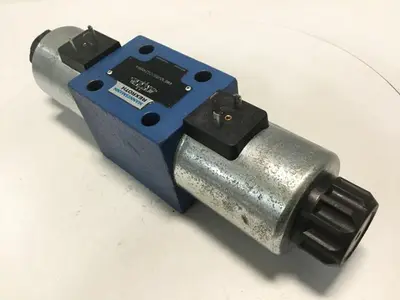 USED REXROTH 4WE10U33/CG24N9K4