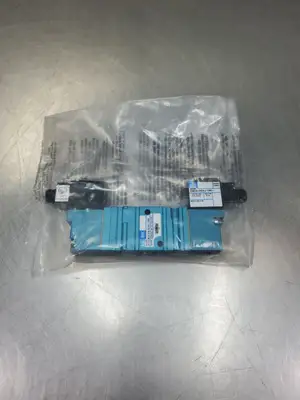 MAC 451A-B0A-DM-DDAJ-1RE= Solenoid Valve w/2 DM3A-DDAJ-1RE= Module. 6A-12
