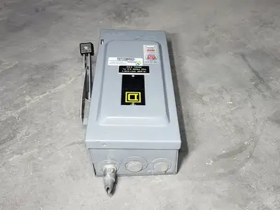 USED SQUARE D CH221N