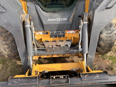 Used 2015 JOHN DEERE 326E WITH 1,162 HOURS Skid Steer Loaders Michigan US | Miedema Asset Management Group #1424758