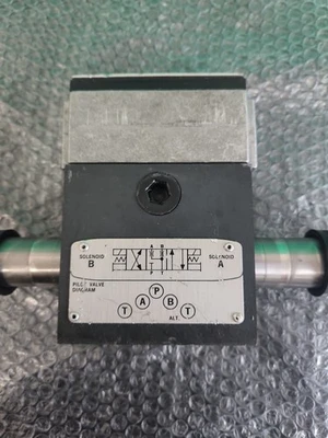 USED Vickers 02-119794 DG4S4LW 0133C B 60